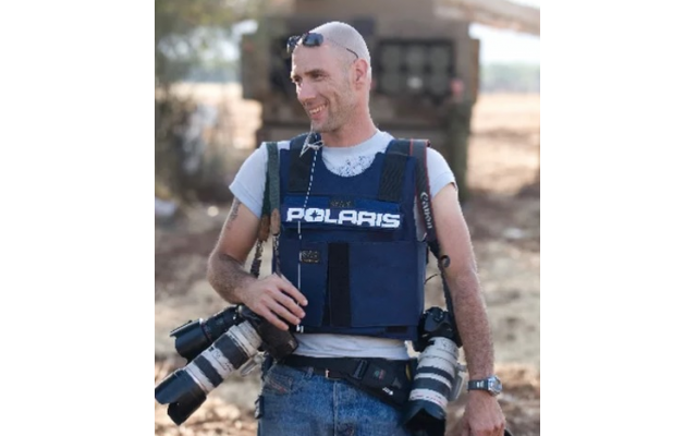 Israeli photographer, Ziv Koren, will speak about his latest book, "Snapshot."