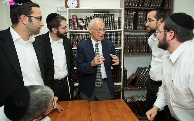 CKD rabbis with American sociology professor Chaim Waxman discuss
recent developments in Israeli and diaspora Jewry.