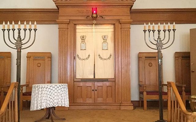 Temple Beth El’s aron kodesh will move to Skokie Central Synagogue in early September.
