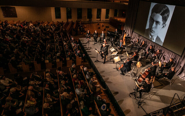 “Hours of Freedom: The Story of the Terezin Composer” was performed at Ahavath Achim for over 1,000 guests.