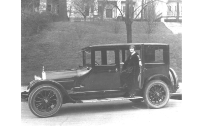 Photos from The Breman Museum archives // Ella Menko Joel stands in front of her car wearing flapper garb in 1920.