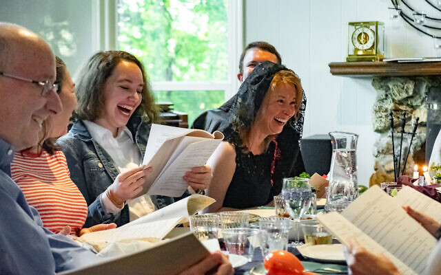 Photos by Stanley Leary//
Here are scenes from last year’s Diaspora Journey seder.