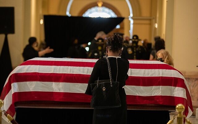 Mourners pay their respects to the late John Lewis as he lies in state at the Georgia state Capitol in Atlanta. // Nathan Posner AJT