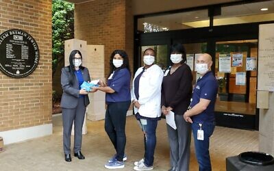 Consul General Sultan-Dadon delivered masks and holiday greetings to those caring for seniors at The William Breman Jewish Home.