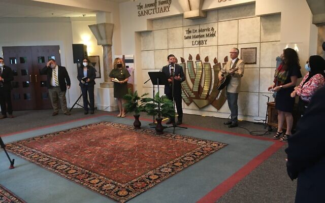 Photo by Roni Robbins// Blake Singer, Kol Emeth cantorial soloist, begins interfaith gathering with song that urges listeners to “build this world from love.”