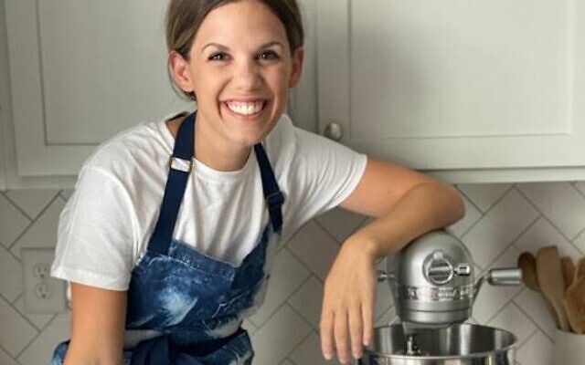 Talented Lindsay Morrison is ready to Zoom for how-to cookie class or party.