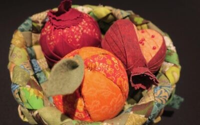 Pomegranate Guild of Judaic Needlework Biennial Convention, Atlanta, May 2017. 
“Fabric Peaches and Pomegranates,” made by PSS members, are PGJN table centerpieces at their 2017 convention in Atlanta.