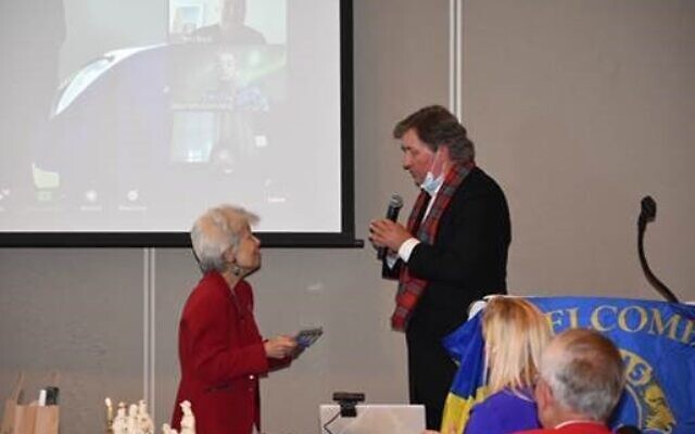 Marilyn Pearlman is recognized by Scott Rogers, president of the Atlanta Lions Club.