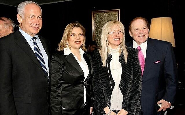 American billionaire Sheldon Adelson (R) and his wife Miriam meet then-head of the opposition Benjamin Netanyahu and his wife Sara Netanyahu at the Israeli Presidential Conference in Jerusalem. May 13, 2008. (Anna Kaplan /Flash90/File)