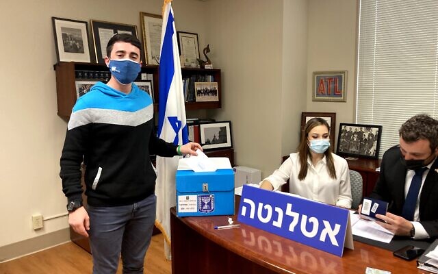 Ilan Lieberman casts his ballot.