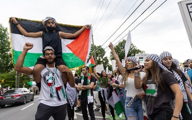 Pro-Palestine protestors are seen on the sidewalk during a protest outside the Israeli consulate. // Nathan Posner for the AJT