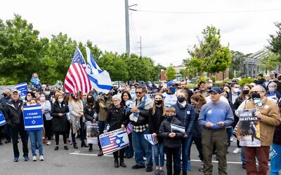 Photos by Nathan Posner for the AJT//  Pro-Israel supporters before a rally in Sandy Springs Wednesday.