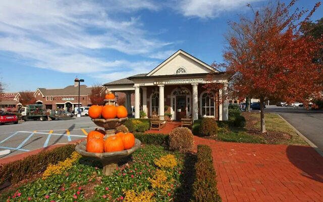 Photo courtesy of Regency Centers // David Abes plans for Dunwoody to have a variety of fun outdoor meeting venues and entertainment choices.