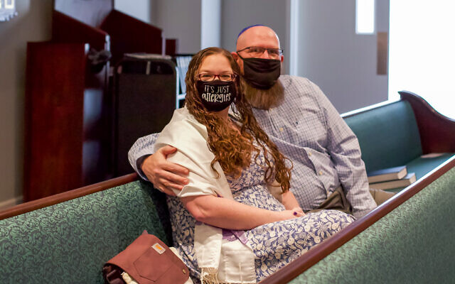 Sitting in the pews during the b’nai mitzvah were proud family guests Stephanie Kern and David Teague.
