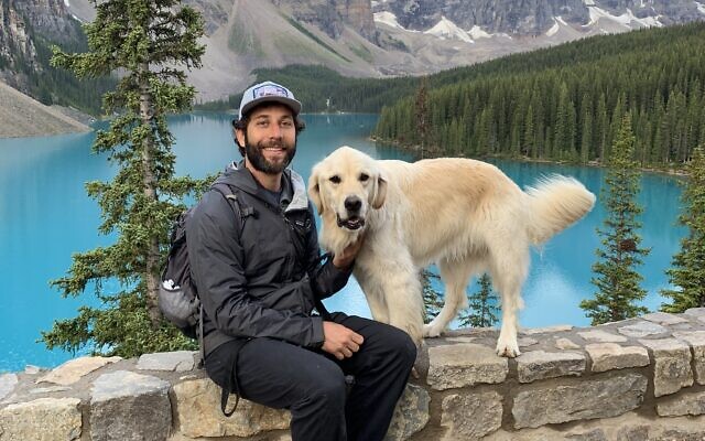 Jeff Fink and golden retriever Earl traveled the country on hiking adventures and speaking engagements.