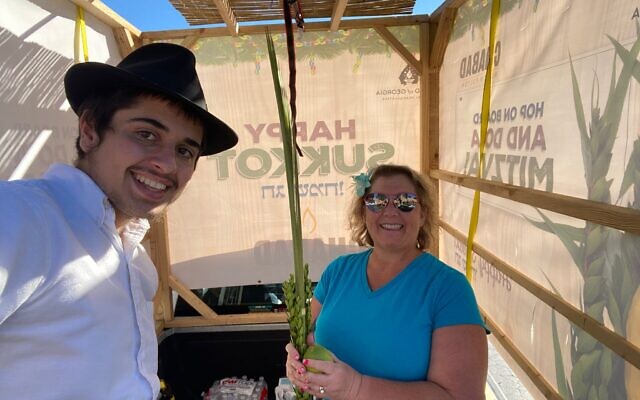 Chabad students and rabbis welcomed over 1500 people to their sukkah mobiles.