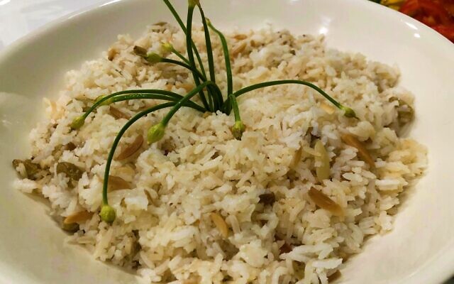 Celebration Syrian Rice is a mixture of white rice with almonds and golden raisins.