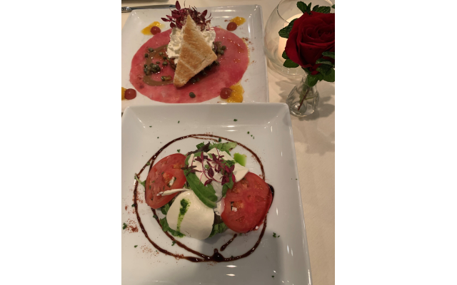 La Petite Maison’s salad and appetizer course starred the Salade Verdi and the tuna carpaccio.