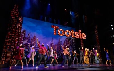 The cast of the National Tour of TOOTSIE. Photo by Evan Zimmerman for
MurphyMade.