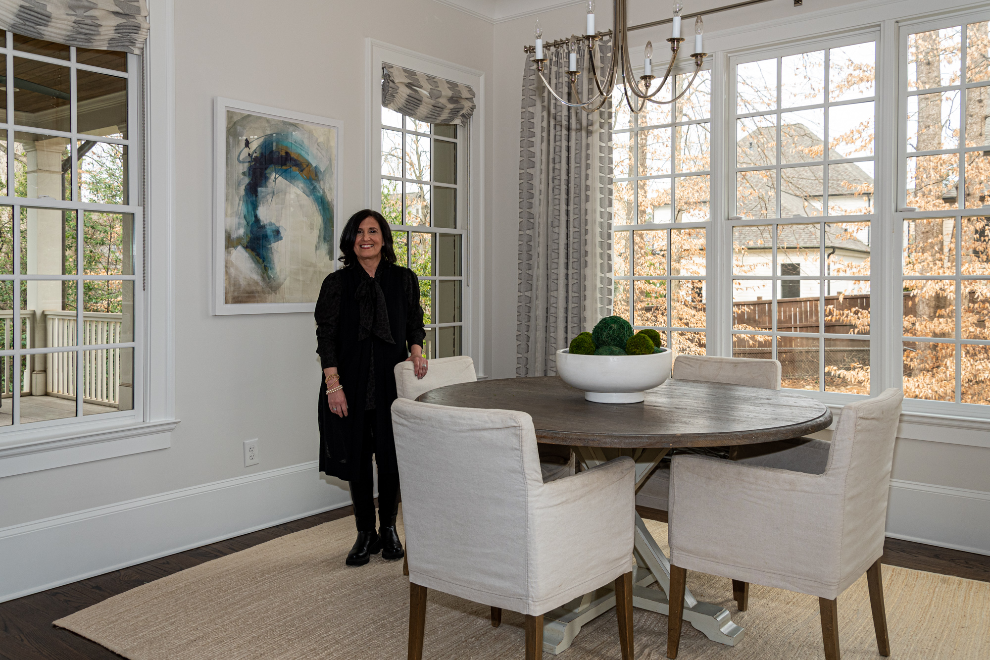 A Canadian native, Lisa Glazman (LMG Designs), works alongside high-end residential builders, architects and suppliers. Shown here in the Pastner kitchen nook overlooking the kids’ trampoline area.