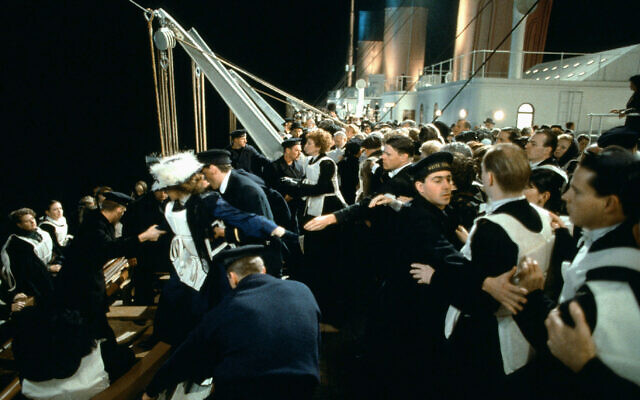 BPG87W CREW ABANDON SHIP TITANIC (1997)directed by James Cameron [Twentieth Century Fox Pictures]