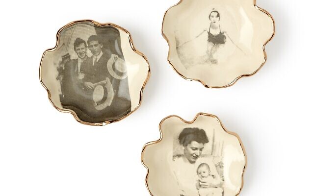 The Memory Keepsake Dish Set is a beautiful photo gift ready for your trinkets, rings and jewelry.