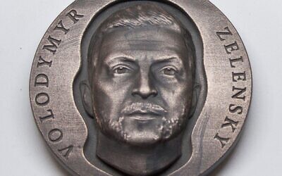 The nonprofit Jewish-American Hall of Fame has commissioned a series of limited-edition art medals featuring Ukraine’s Jewish president Volodymyr Zelensky, with proceeds going to relief in Ukraine. // Credit: Jim Licaretz