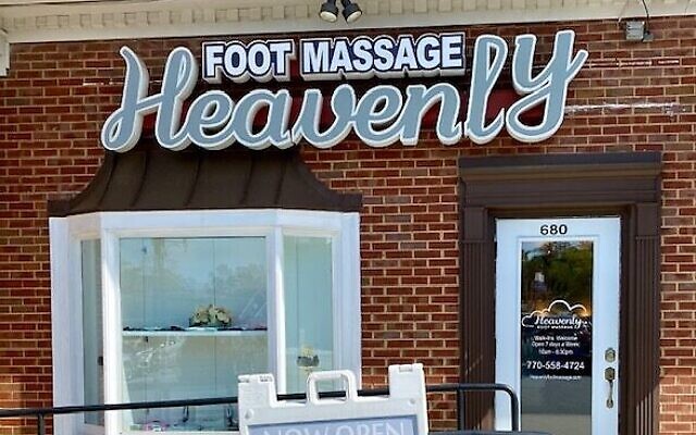 Entrance to Heavenly Foot Massage is easily accessible and parking is plentiful.