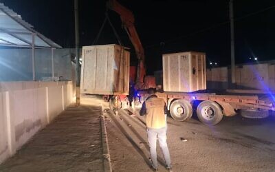 Israeli Company Watergen has provided its innovative Water-from-Air Generator to the displaced Syrians camp in Raqqa province. Israel and Syria do not hold diplomatic ties.