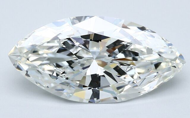 Marquise cut diamond is ideal for long and thin fingers.