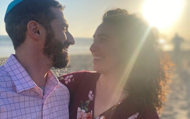 Rabbi Sam Blustin met Allison Goldman at a conference in California. They both enjoy Jewish-related music and spirituality. 