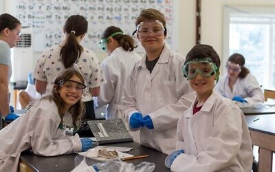 The URJ’s 6 Points Sci-Tech Academy combines a hands-on approach to science with an understanding of important Jewish history, practice and values.