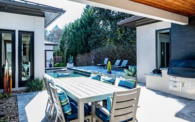 Denny and Andre created a private backyard paradise in which to unwind and entertain.