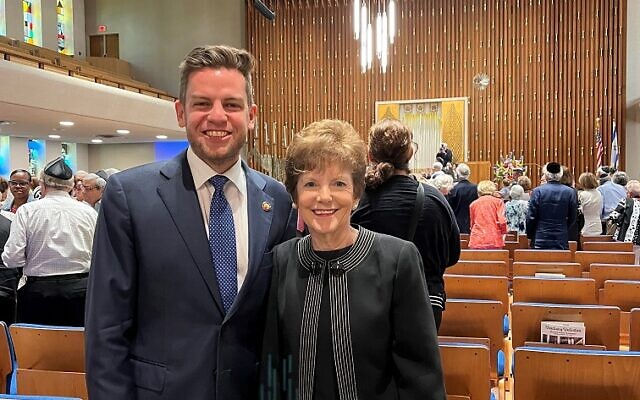 City Council members Mary Norwood and Matt Westmoreland were on hand to salute Ahavath Achim’s accomplishments.