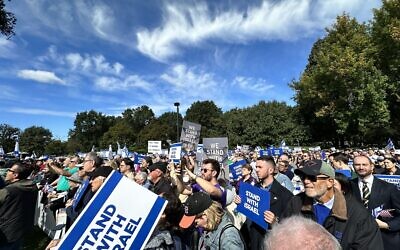 More than 1,000 supporters of Israel mobilized in Boston Monday to stand in solidarity with the Jewish state in a Boston Common rally organized by the Israeli-American Council, Combined Jewish Philanthropies of Greater Boston and JCRC of Greater Boston // Photo Credit: Jack Brotman