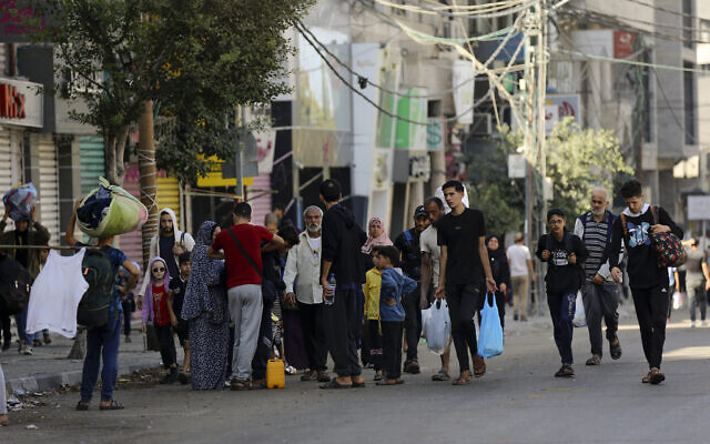 Palestinians walk in the al-Rimal neighbourhood, central Gaza City while fleeing to the southern Gaza Strip, Wednesday, Nov. 8, 2023 // Photo Credit: AP Photo/Abed Khaled/Times of Israel