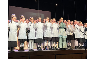 Chaya Mushka elementary and middle school girls performed “A Light for Greytowers,” on Dec. 20.