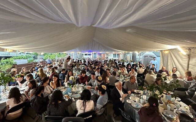 The Jewish communities of Georgia Tech and Georgia State University recently celebrated Shabbat 360 together, featuring 360 students gathering together for Shabbat.