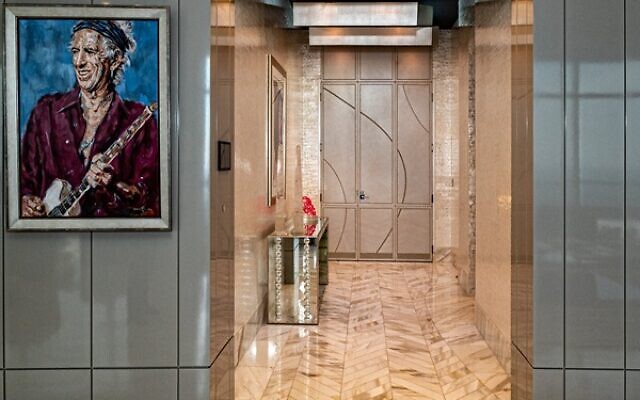 Kastin designed the foyer in pearlized, leather-covered front doors in grey with mother of pearl walls. The painting of Keith Richards was done by Carrie Pendley from a photo Ken took in Warsaw.