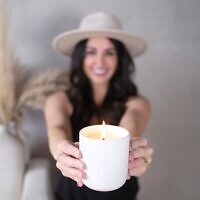 Alisa finds making candles therapeutic and enjoys conducting workshops for fun and creativity. 