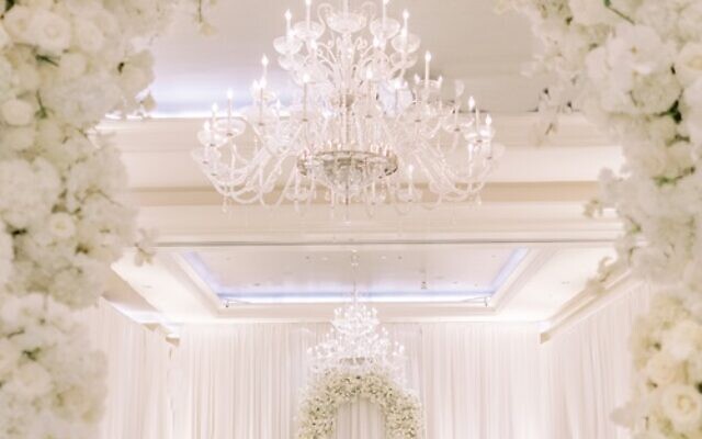 All white flowers set a romantic mood for the cavernous room.