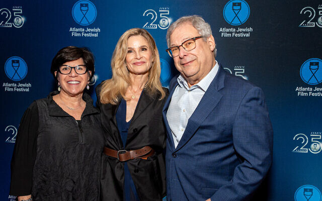 Eydie and Steve Koonin were glad to chat with friend and actress, Kyra Sedgwick. Eydie and Steve Koonin were glad to chat with friend and actress, Kyra Sedgwick.