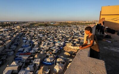 Illustrative: A boy looks over a Palestinian tent city in the al-Mawasi area in Khan Younis, in the southern Gaza Strip, July 6, 2025 // Photo Credit: Abed Rahim Khatib/Flash90/Times of Israel