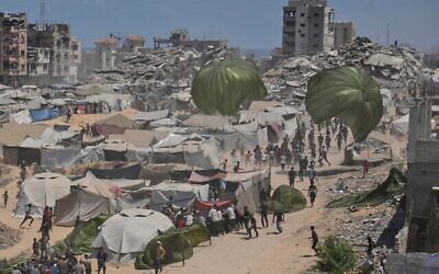 Palestinians rush to collect humanitarian aid airdropped by parachutes into Gaza City, northern Gaza Strip, Aug. 7, 2025 // Photo Credit: AP Photo/Jehad Alshrafi/Times of Israel