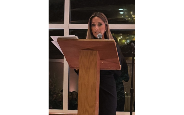 Keynote speaker Charlene Aminoff connected with the attendees at Congregation Beth Tefillah.