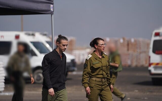 Ariel and David Cunio with IDF representatives // Photo Credit: IDF Spokesperson