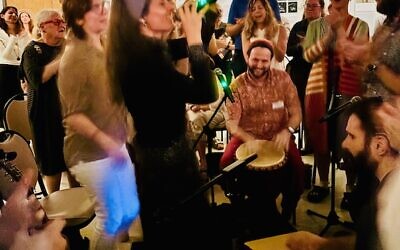 Rabbi Deborah Sacks Mintz leads the musicians and participants at the Rising Song Elul Gathering. Rabbi Deborah Sacks Mintz leads the musicians and participants at the Rising Song Elul Gathering.