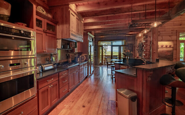 The Greenhill kitchen paves the way for lively family meals.