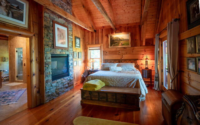 The master bedroom features Joel’s favorite painting by Patty Bannister. The painting over the bed was Janet’s mother’s, Ruth Lazarus Arnovitz.