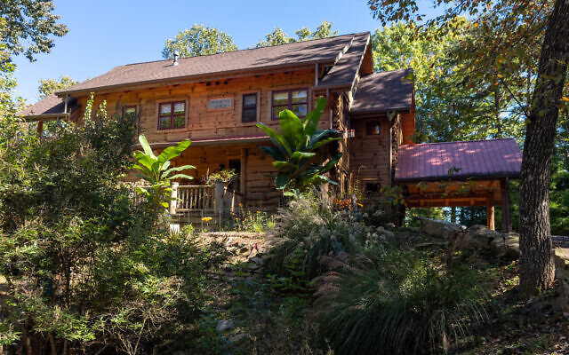The Greenhills wanted the mountain house to resemble the Cartwright’s home from the TV show, “Bonanza.”